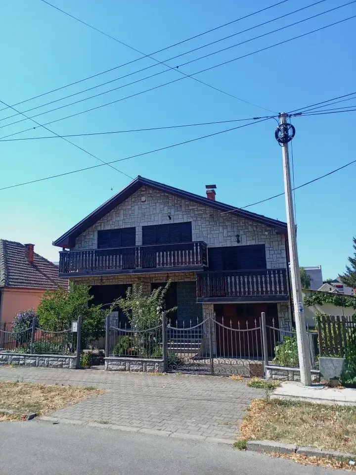 Kuća 313 m² + plac 534 m², Šabac, fotografija 1