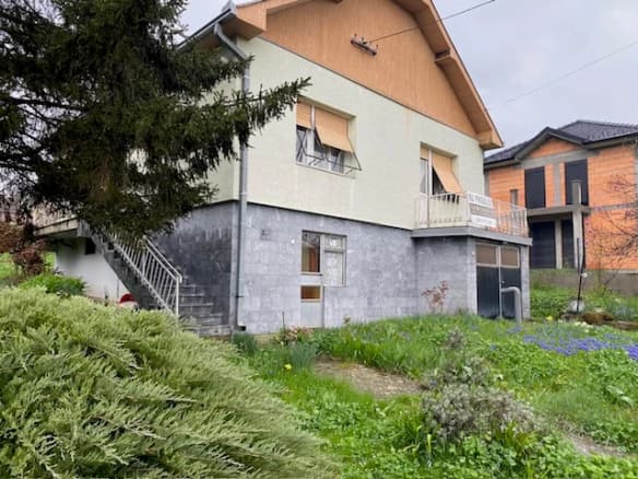 Kuća 208 m² + plac 629 m², Vladimirci