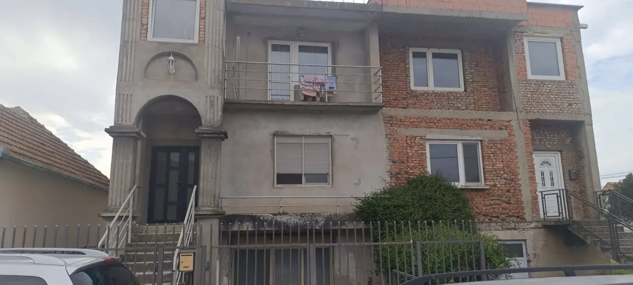 Kuća 272 m² + plac 268 m² – Kasarske Livade, Šabac