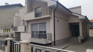 Kuća 250 m² + plac 420 m² – Šabac