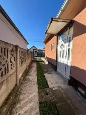 Dve kuće 335 m² + plac 420 m² – Kamenjak, Šabac