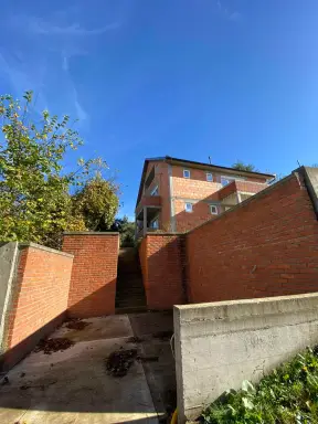 Motel sa 7 apartmana 330 m² – Vrdnik, Irig