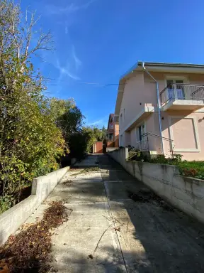 Motel sa 7 apartmana 330 m² – Vrdnik, Irig