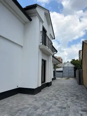 Kuća 288 m² + plac 600 m² – Živinarnik, Šabac