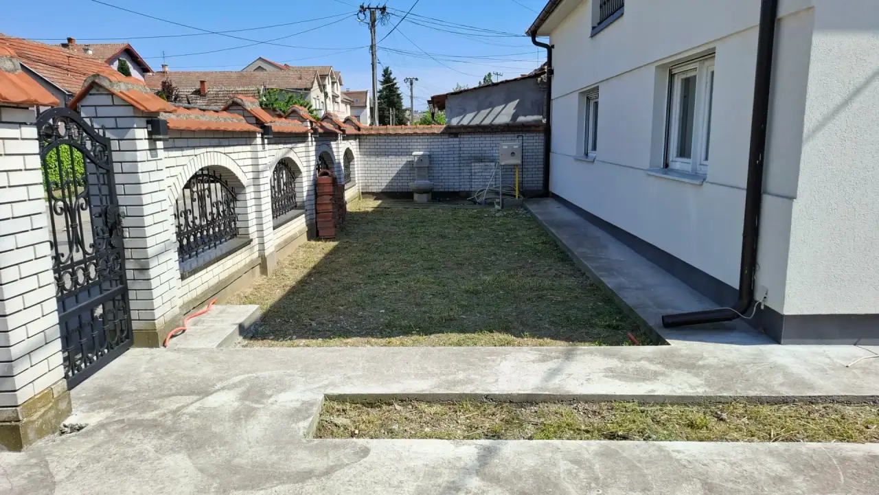 Kuća 260 m² + plac 333 m² – Kamenjak, Šabac
